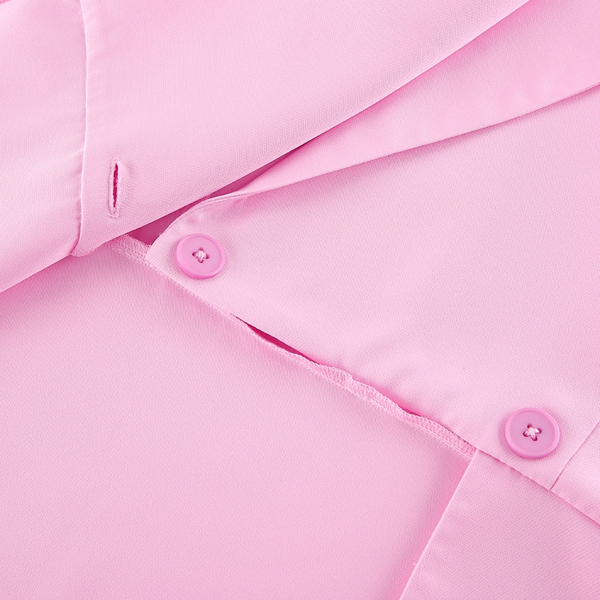 Completo da donna rosa composto da canotta senza maniche e pantaloni a gamba larga.