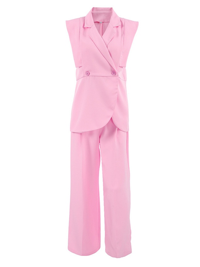 Completo da donna rosa composto da canotta senza maniche e pantaloni a gamba larga.