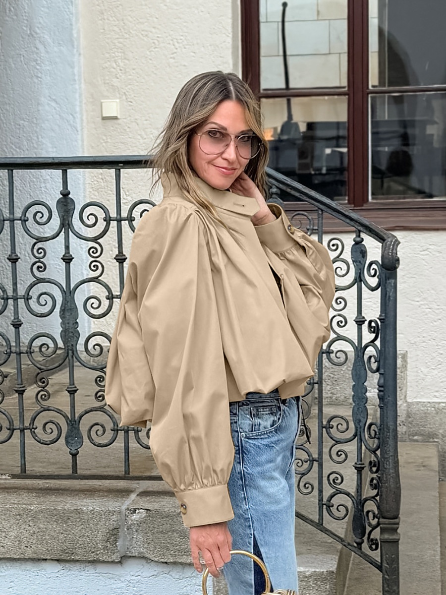 Chemisier court beige chic à manches bouffantes - Haut à col montant