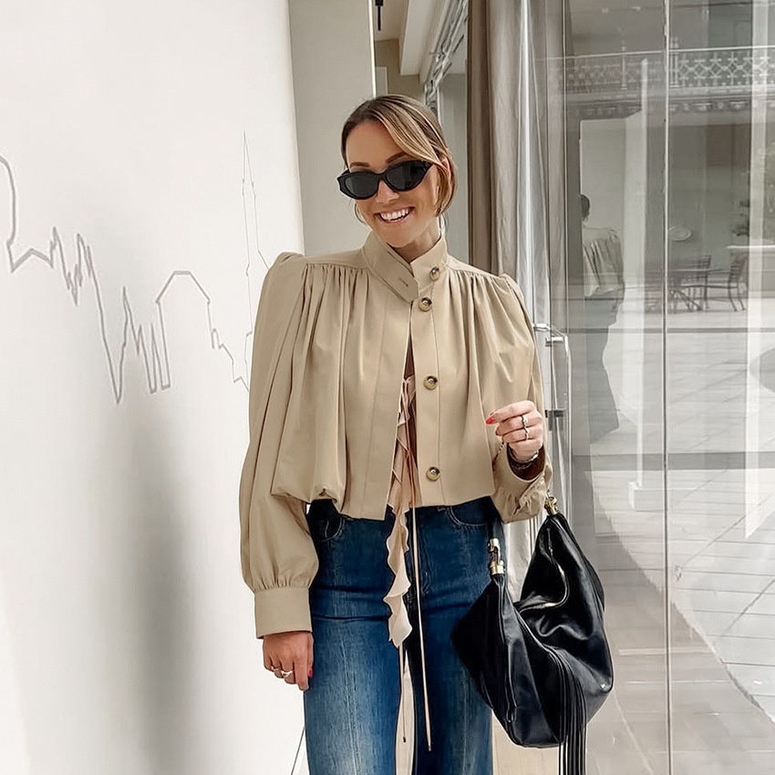 Chemisier court beige chic à manches bouffantes - Haut à col montant