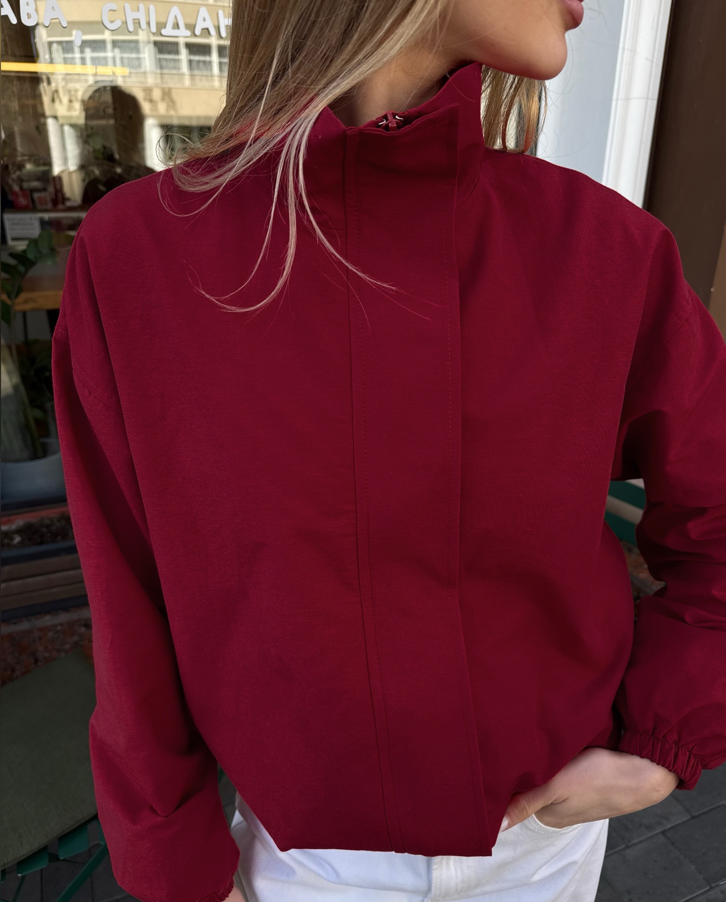 Giacca bomber da donna con collo alto e cerniera