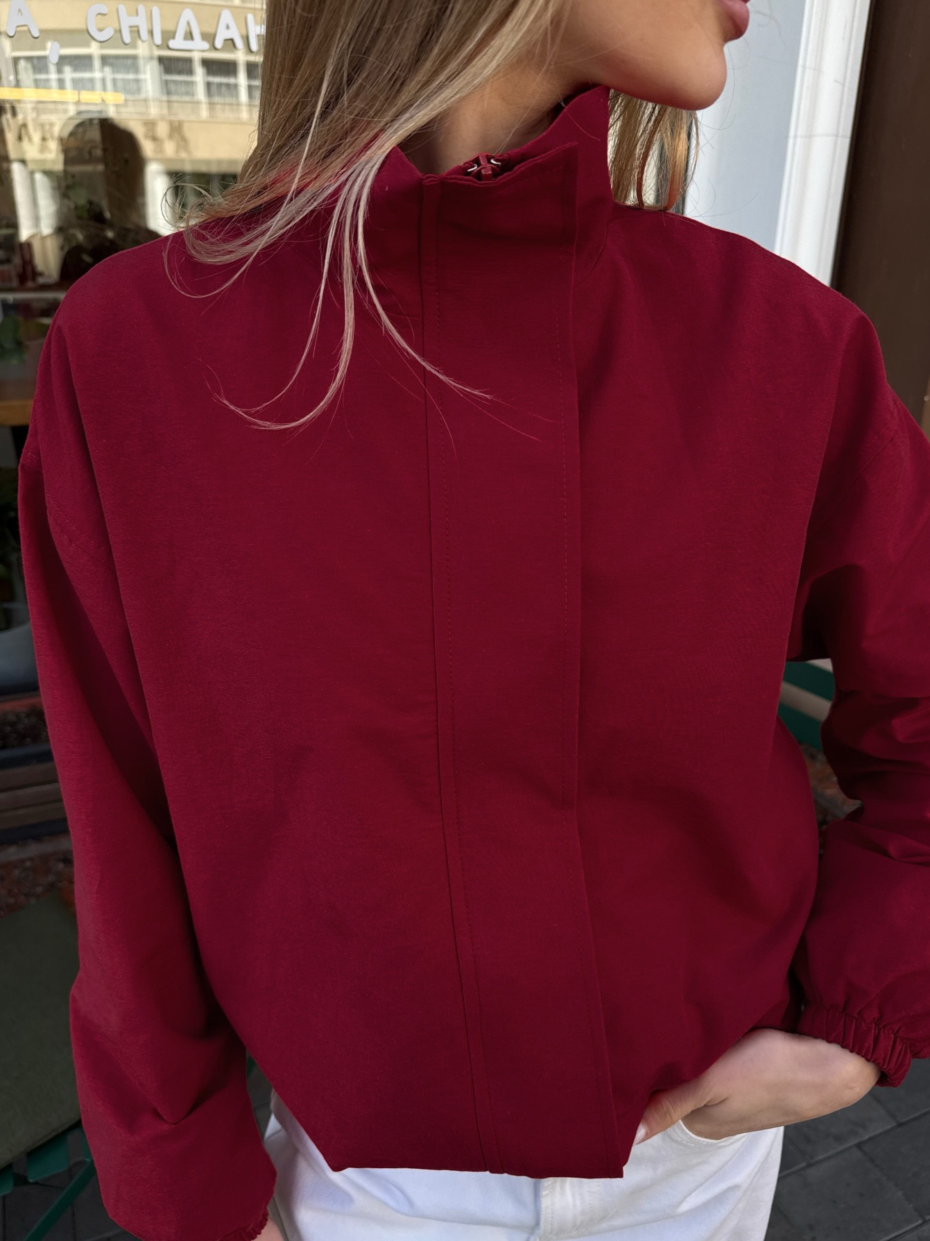 Giacca bomber da donna con collo alto e cerniera