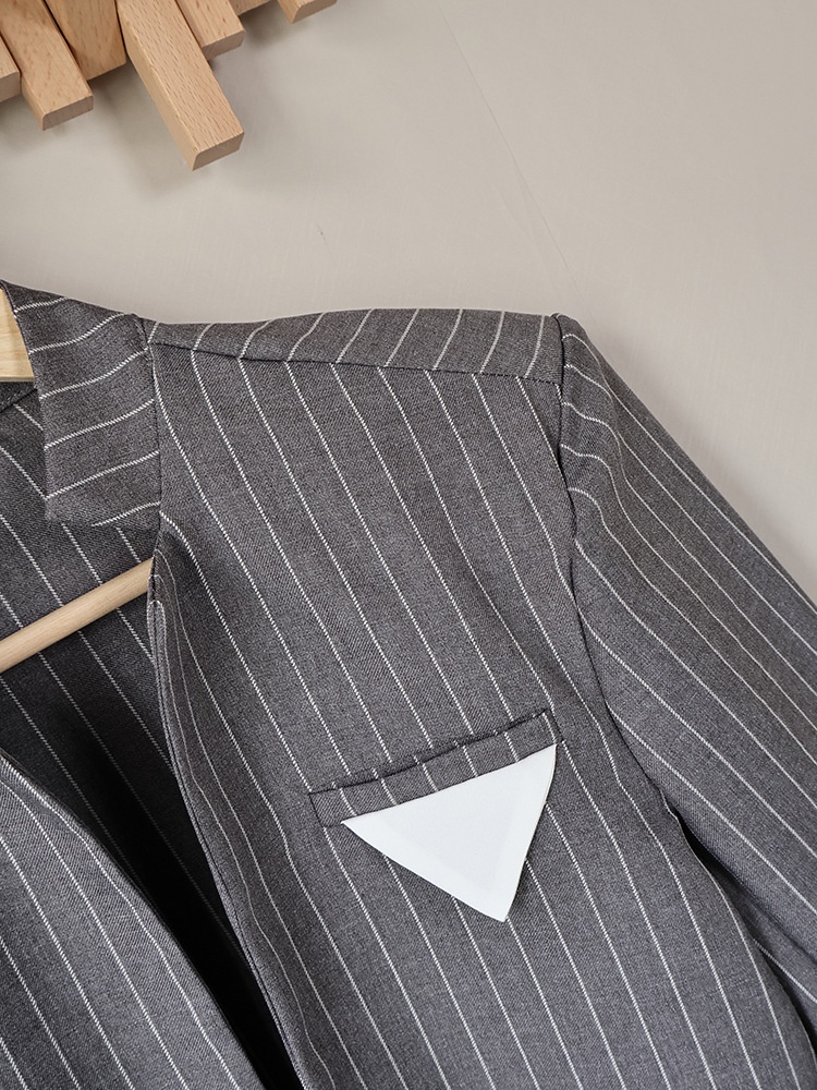 Blazer da donna corto a righe con apertura frontale