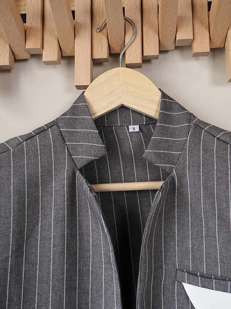 Blazer da donna corto a righe con apertura frontale