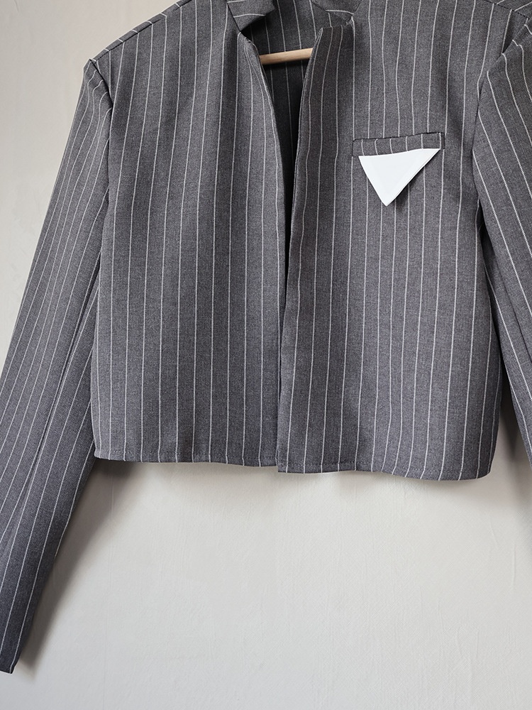Blazer da donna corto a righe con apertura frontale