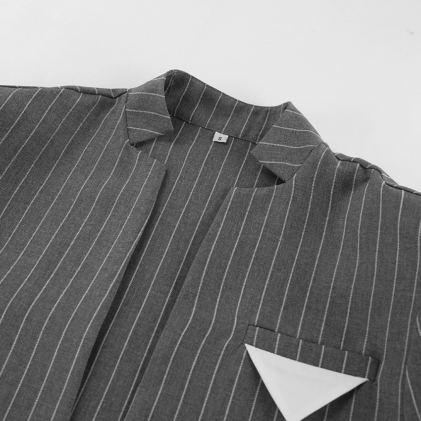 Blazer da donna corto a righe con apertura frontale