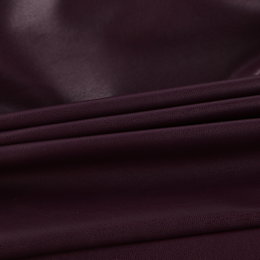 Giacca peplum da donna in similpelle color rosso vino con cintura.