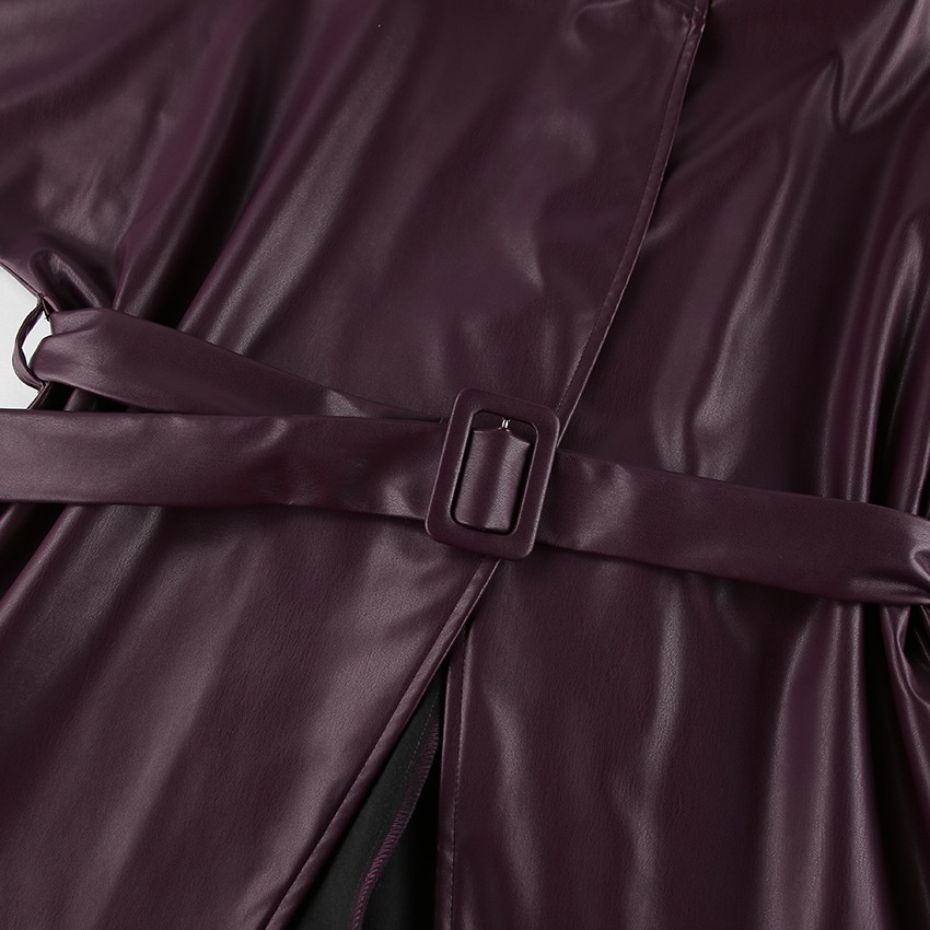 Giacca peplum da donna in similpelle color rosso vino con cintura.