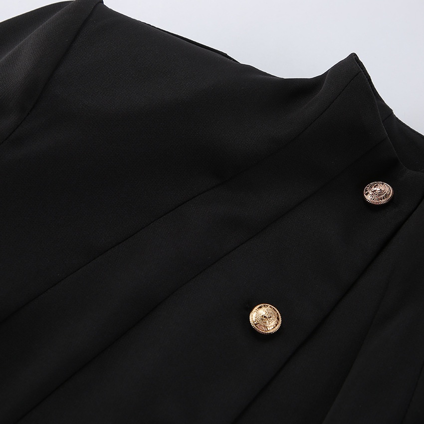 Completo da donna nero composto da blazer con collo alto e gonna a balze.