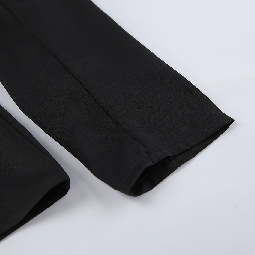 Completo da donna nero composto da blazer con collo alto e gonna a balze.