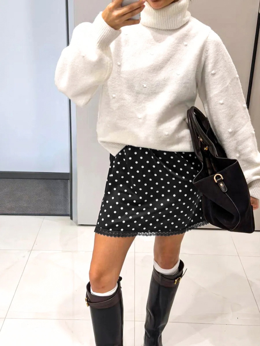 Minigonna da donna a pois con orlo in pizzo