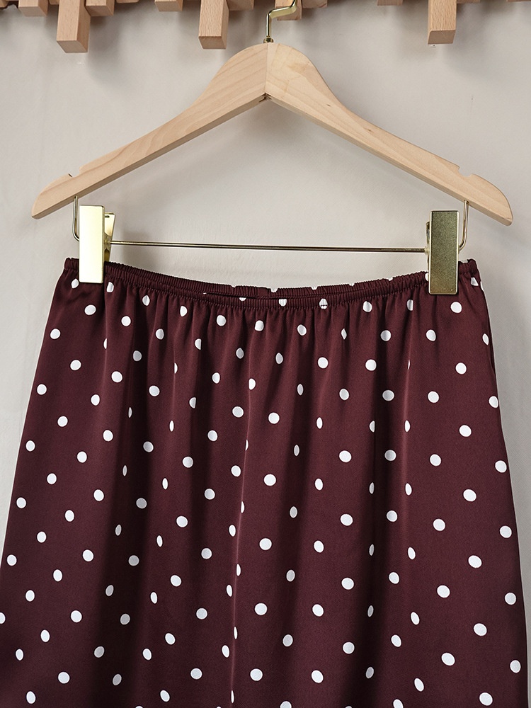 Minigonna da donna a pois con orlo in pizzo