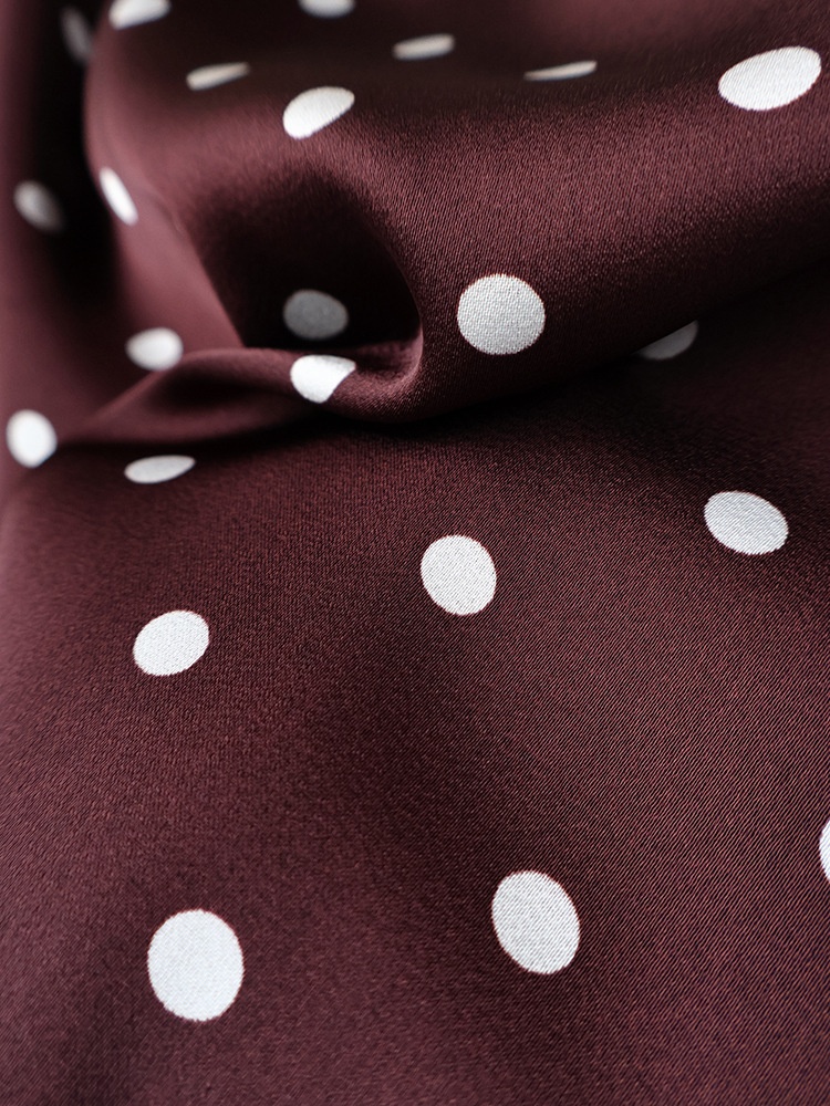 Minigonna da donna a pois con orlo in pizzo