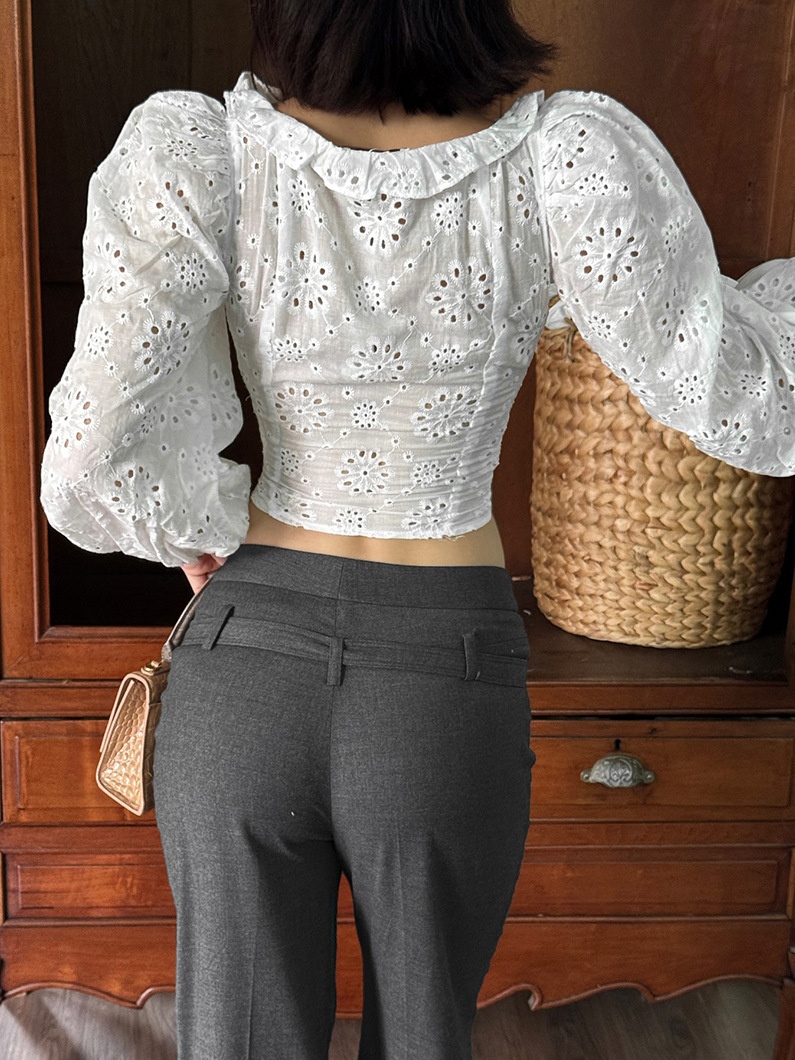 Crop top blanc à œillets et lacets avec manches bouffantes