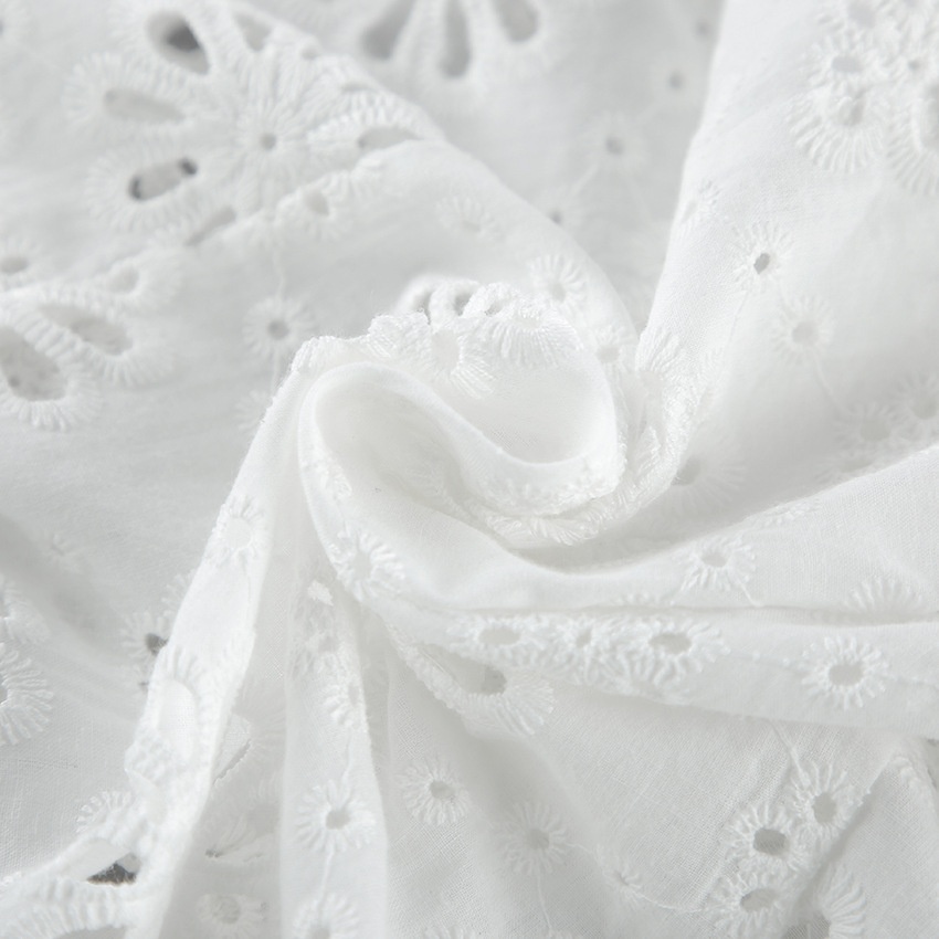 Crop top blanc à œillets et lacets avec manches bouffantes