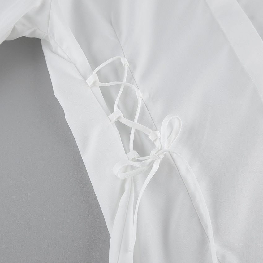Chemise blanche chic à épaulettes et lacets boutonnés