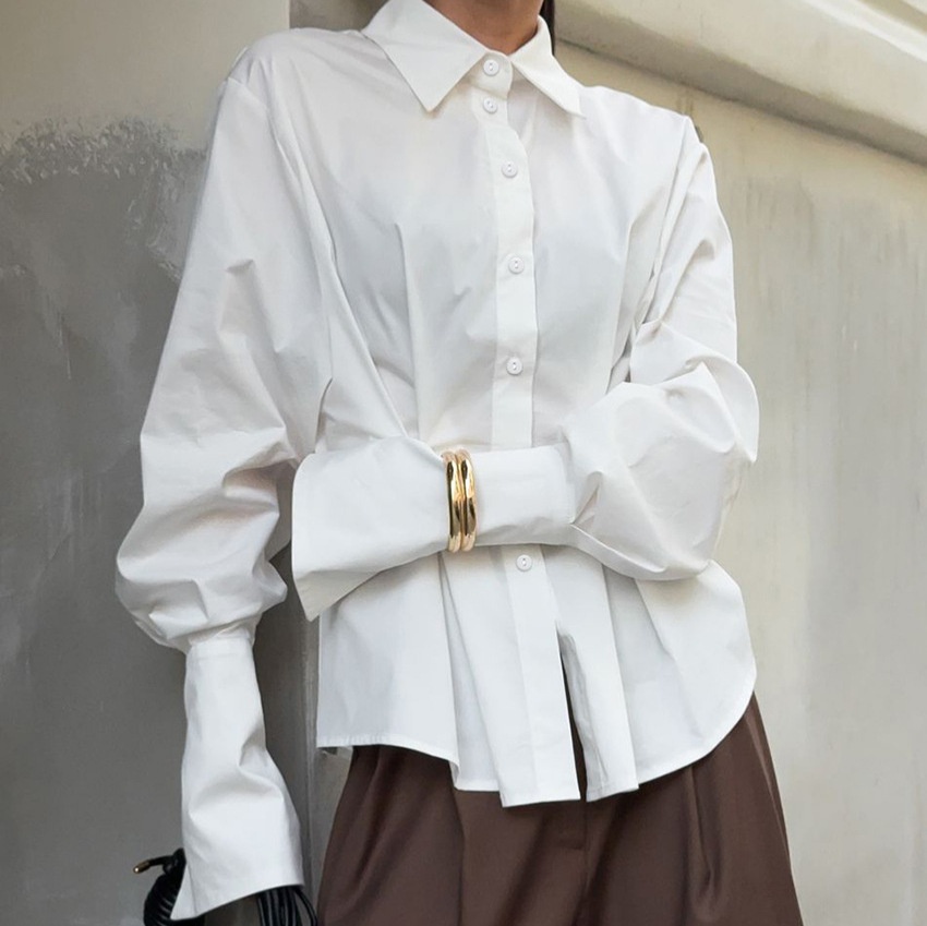 Chemise boutonnée à taille plissée - Chic et moderne