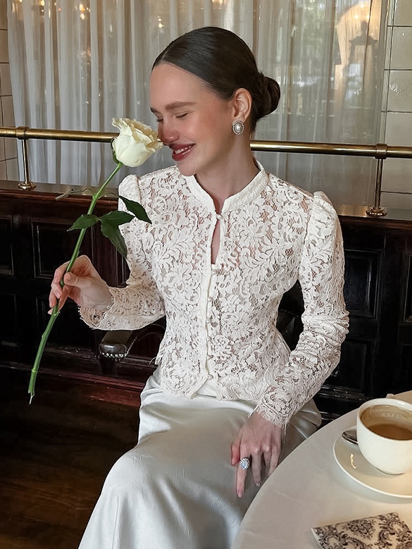 Chemisier élégant en dentelle blanche à col montant - Haut à manches longues
