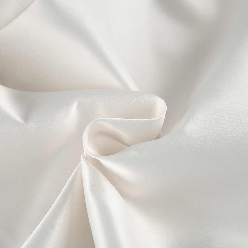 Chemisier court élégant à manches bouffantes et col montant