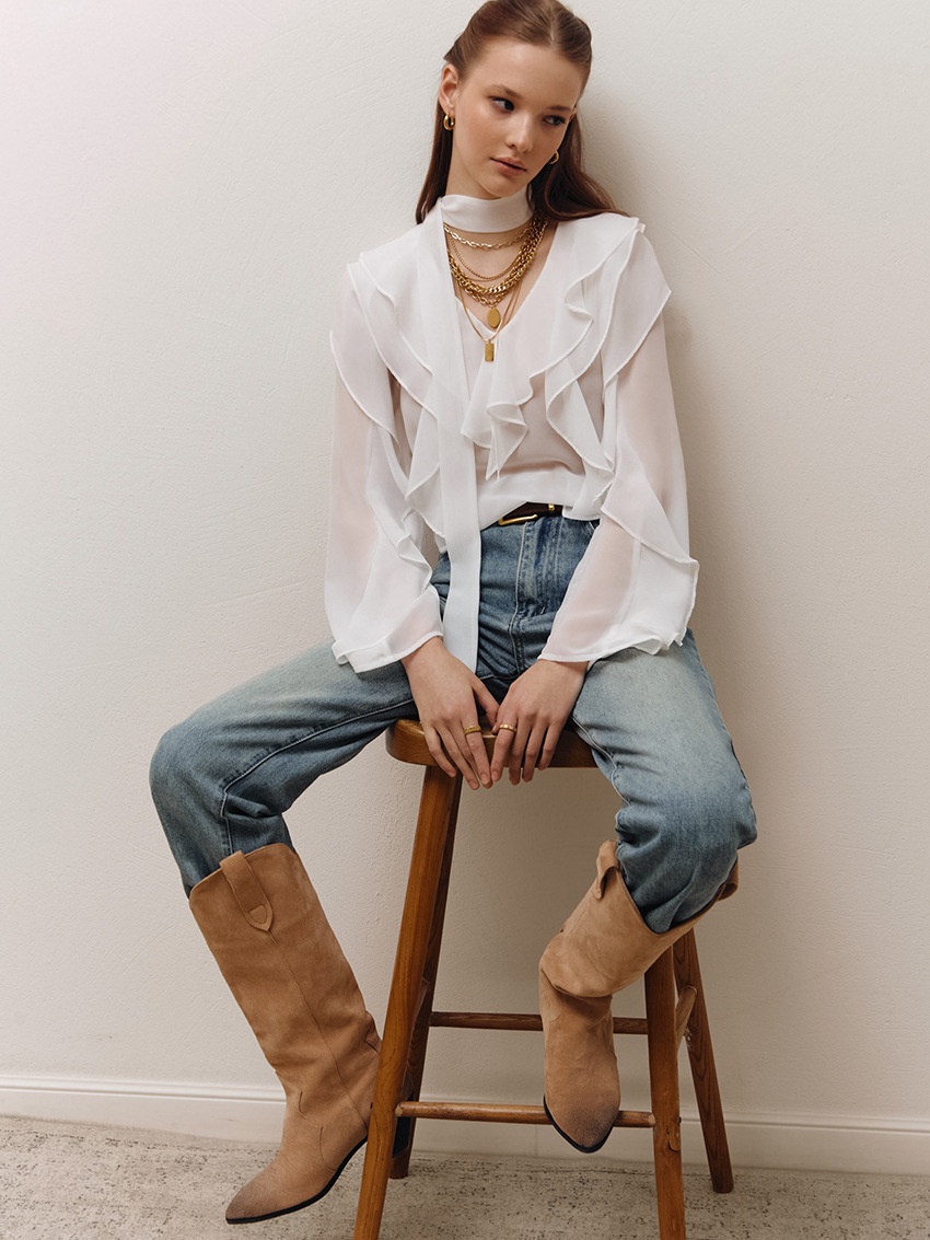 Chemisier en mousseline à volants et col noué