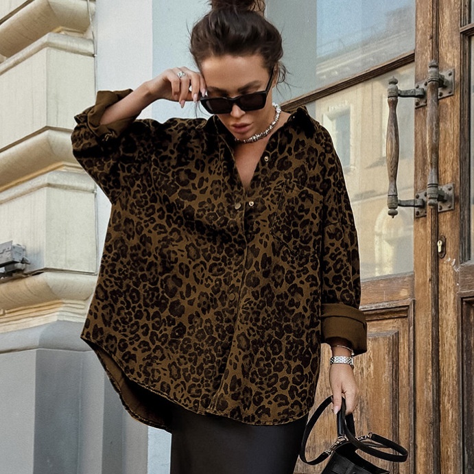 Camicia-giacca da donna oversize con stampa leopardata e bottoni