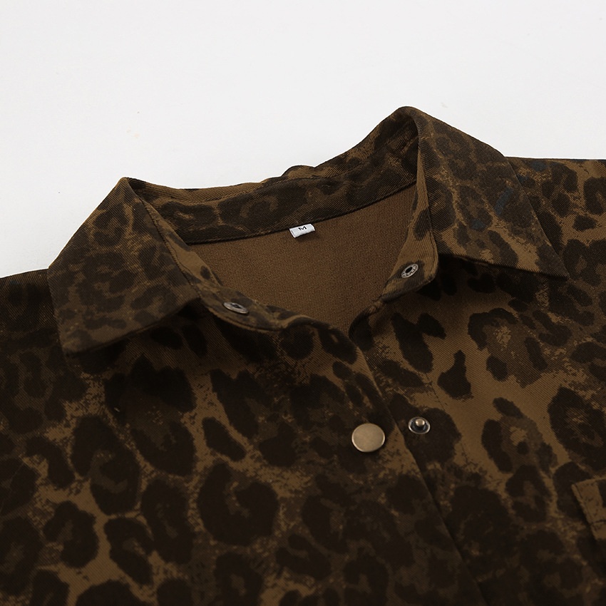 Camicia-giacca da donna oversize con stampa leopardata e bottoni