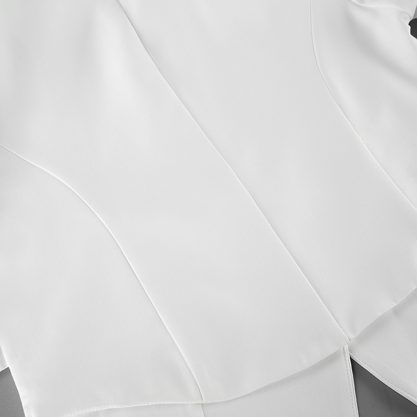 Blazer da donna con scollo a V, vita stretta e laccetti sul retro.