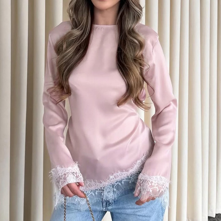 Camicetta da donna a maniche lunghe con bordo in pizzo e ciglia in raso.