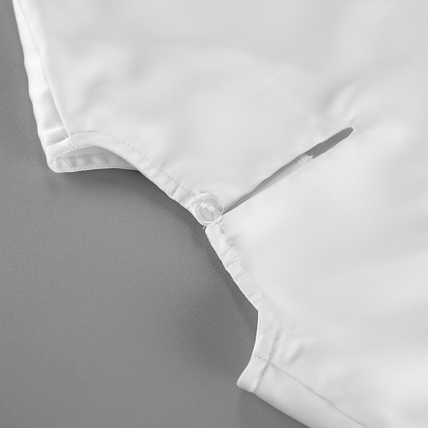Camicetta da donna a maniche lunghe con bordo in pizzo e ciglia in raso.