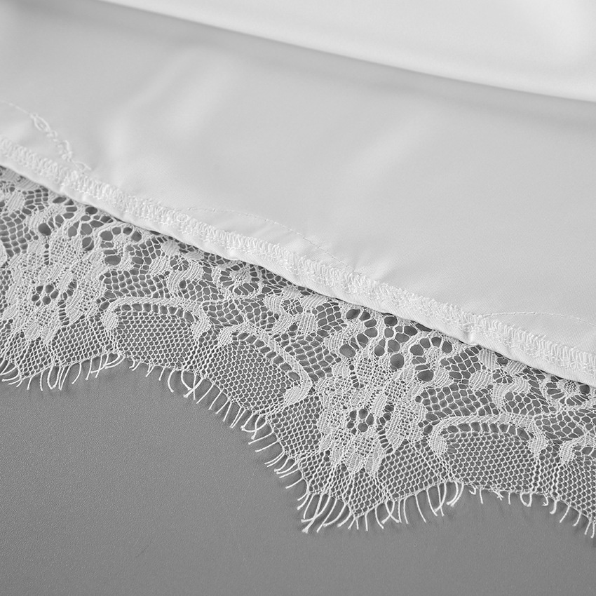 Camicetta da donna a maniche lunghe con bordo in pizzo e ciglia in raso.