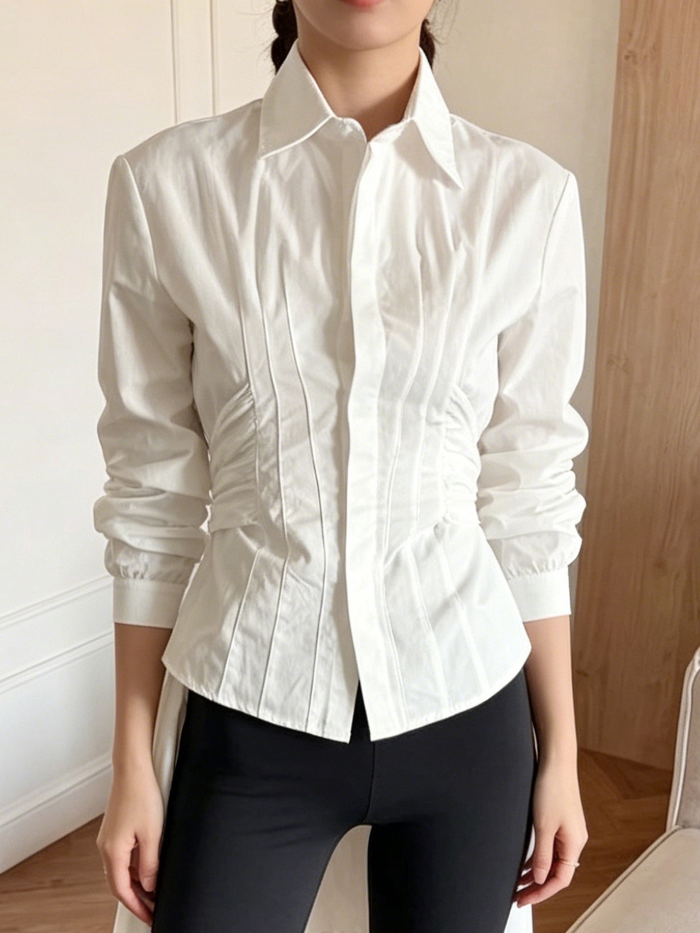 Camicetta da donna a maniche lunghe con pieghe e vita a corsetto
