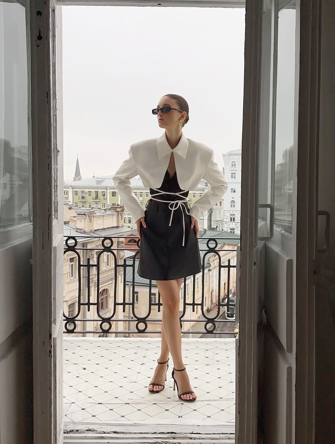 Blazer da donna corto a maniche lunghe con laccetti