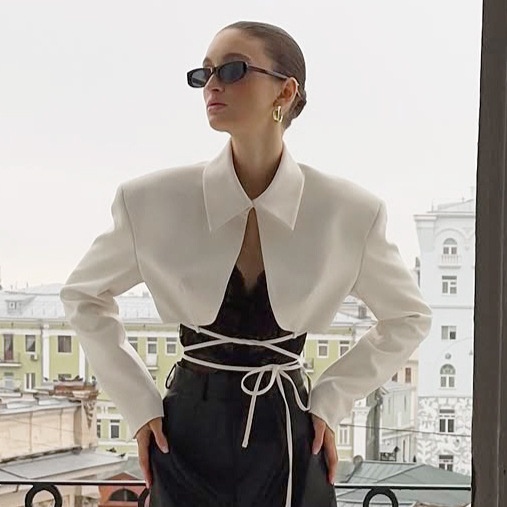 Blazer da donna corto a maniche lunghe con laccetti