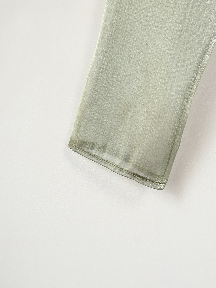 Blusa corta avvolgente verde scintillante e trasparente con nodo sul davanti