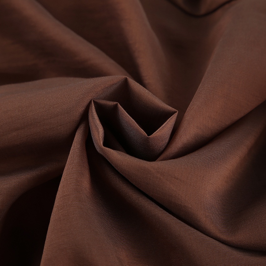 Camicetta peplo con collo alto e polsini in pizzo