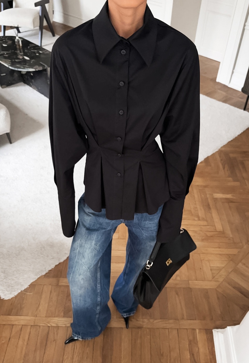 Camicia a maniche lunghe con vita plissettata e chiusura a bottoni