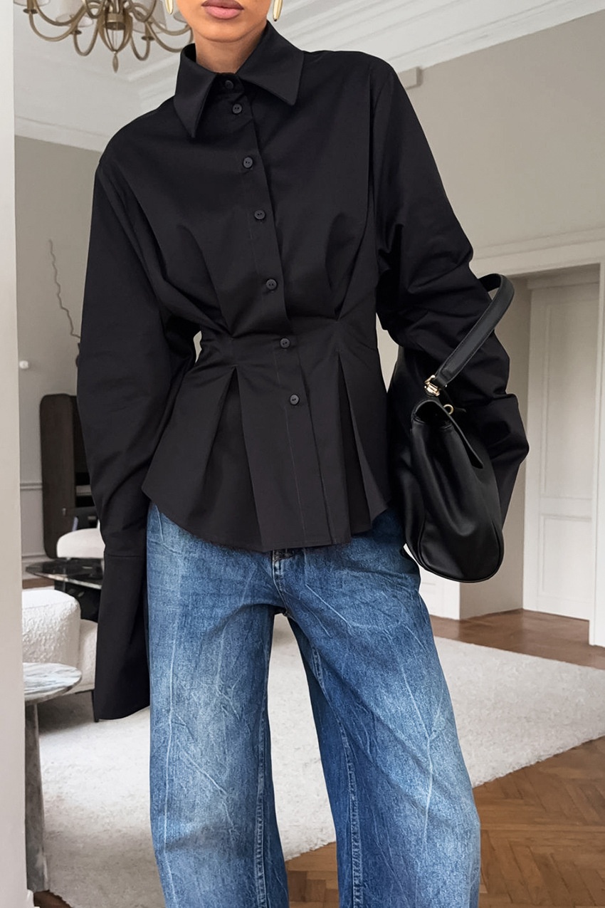 Camicia a maniche lunghe con vita plissettata e chiusura a bottoni