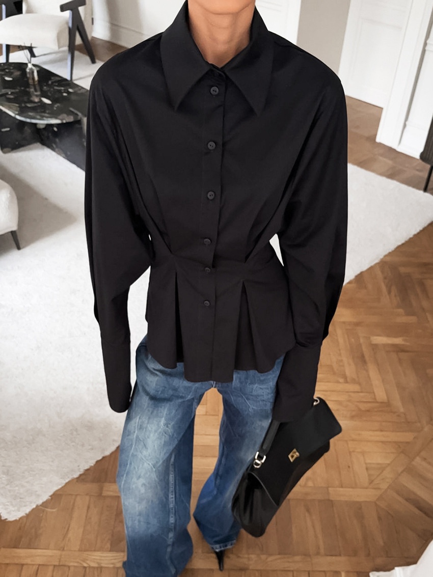 Camicia a maniche lunghe con vita plissettata e chiusura a bottoni