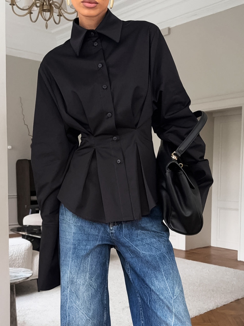 Camicia a maniche lunghe con vita plissettata e chiusura a bottoni