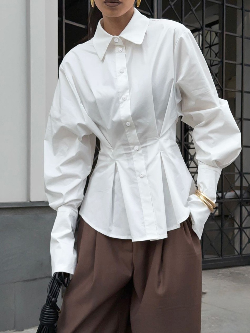 Camicia a maniche lunghe con vita plissettata e chiusura a bottoni