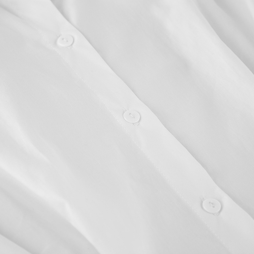 Camicia a maniche lunghe con vita plissettata e chiusura a bottoni