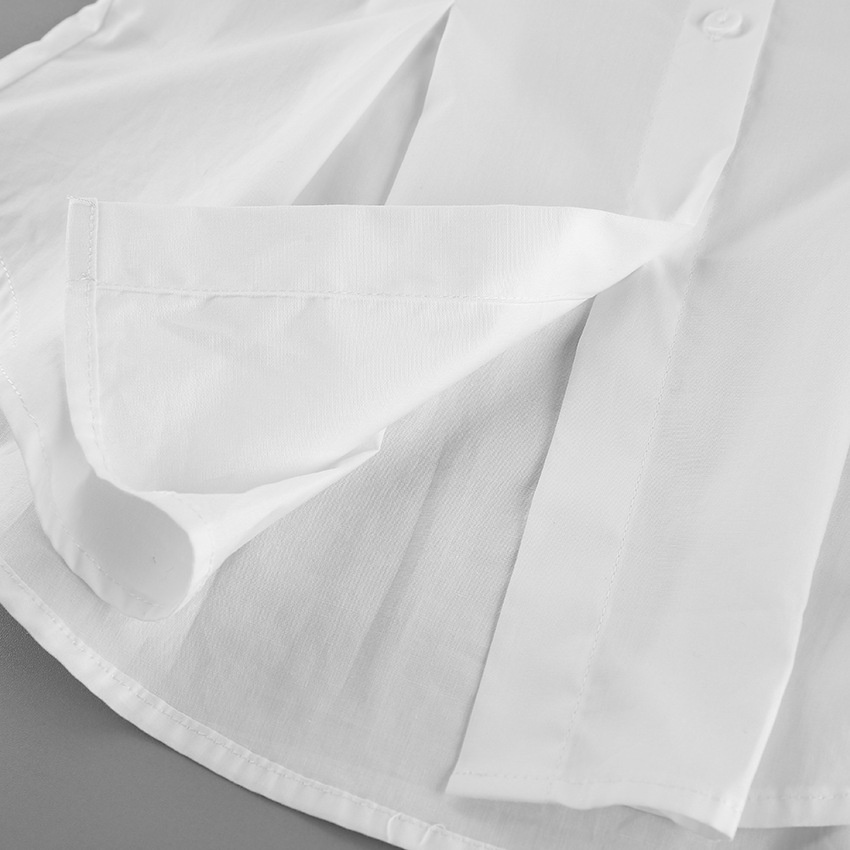 Camicia a maniche lunghe con vita plissettata e chiusura a bottoni