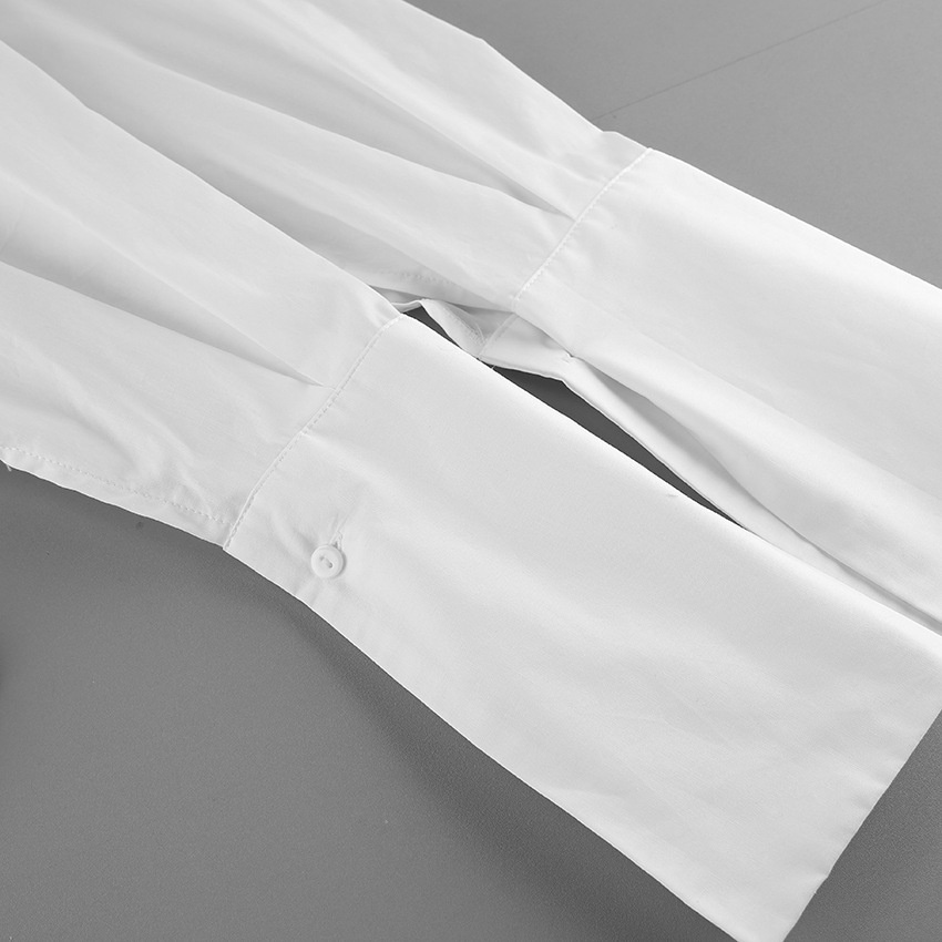 Camicia a maniche lunghe con vita plissettata e chiusura a bottoni