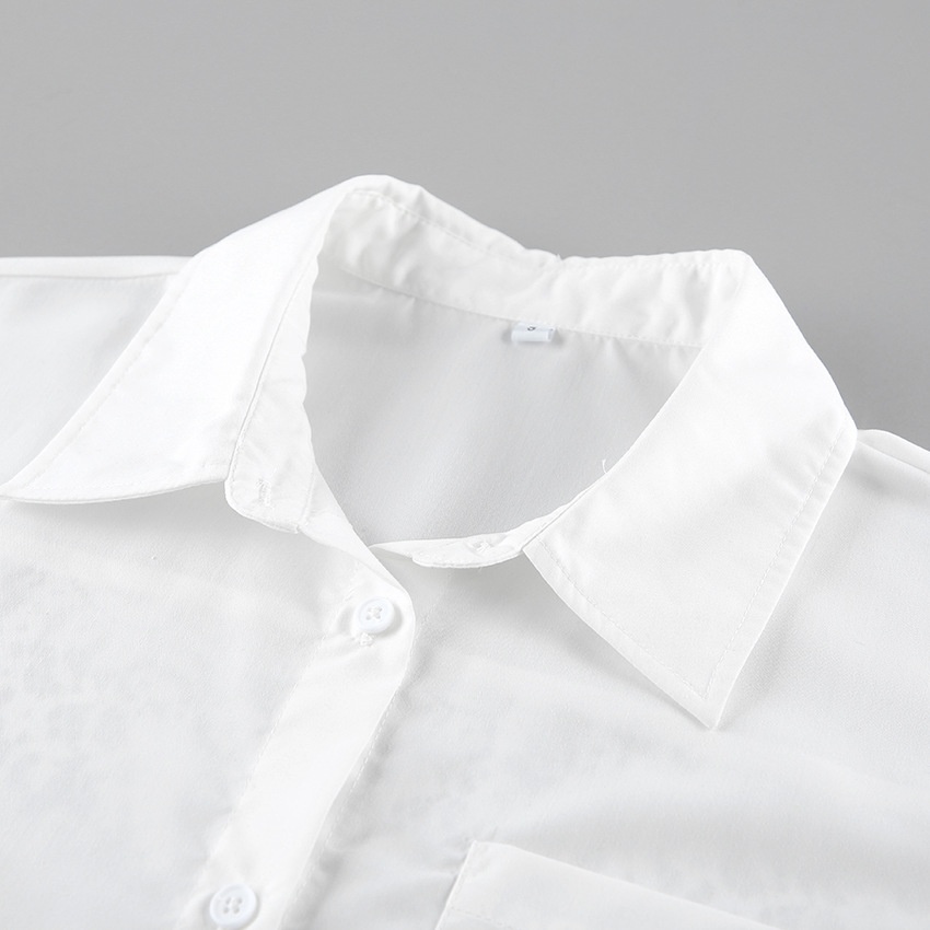 Camicia da donna a maniche lunghe con bottoni e inserti in pizzo a contrasto