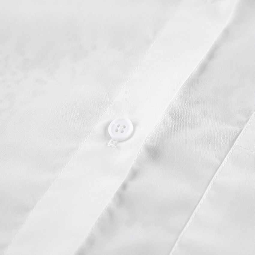 Camicia da donna a maniche lunghe con bottoni e inserti in pizzo a contrasto