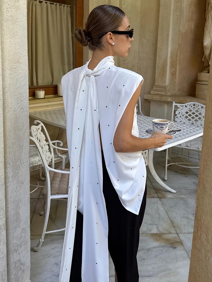 Chemisier sans manches à pois et col montant avec lien dans le dos