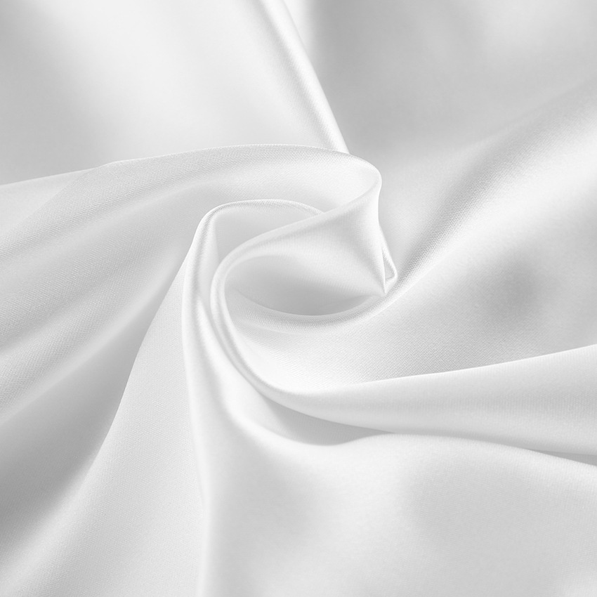 Haut élégant en satin à col bénitier et dos nu - Chic et polyvalent