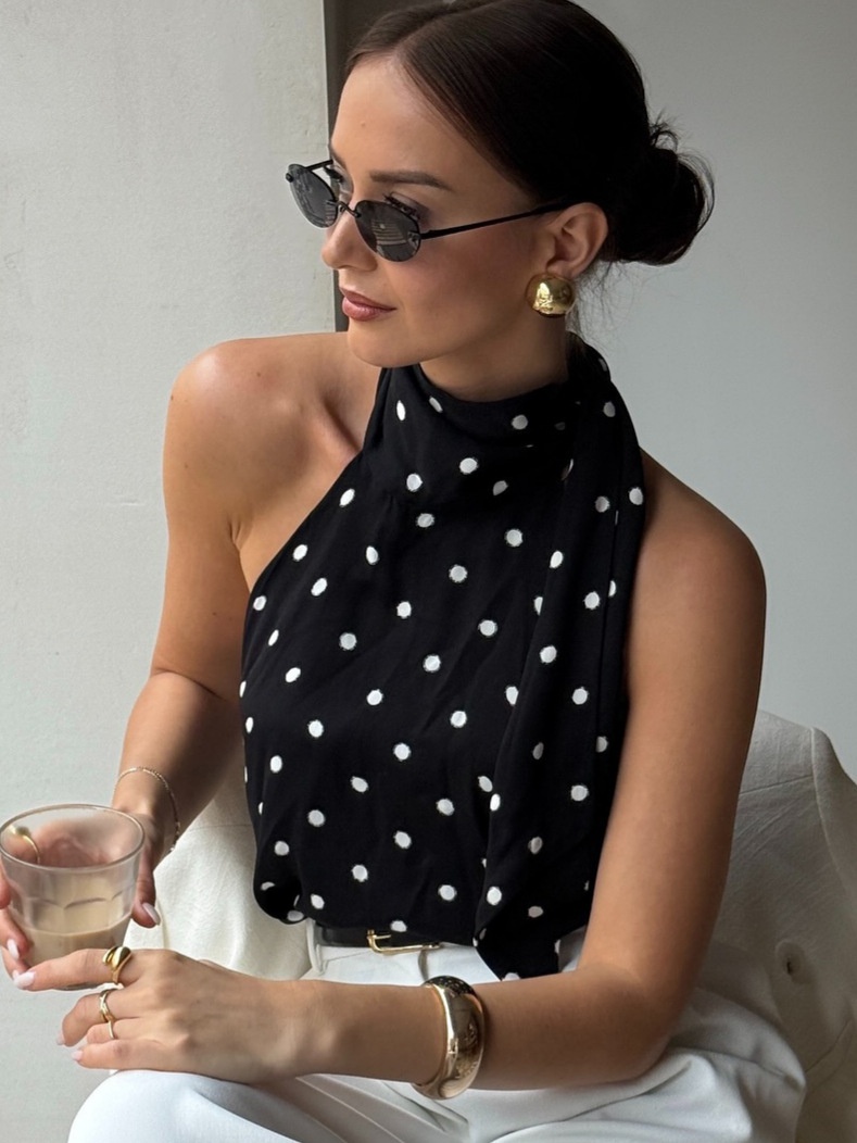 Chemisier à pois, col halter et nœud papillon - Chic et polyvalent