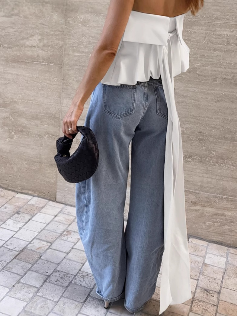 Top blanc bustier à ourlet bouffant et long nœud dans le dos