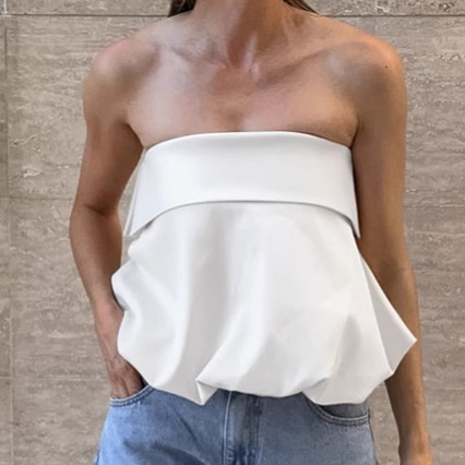 Top blanc bustier à ourlet bouffant et long nœud dans le dos
